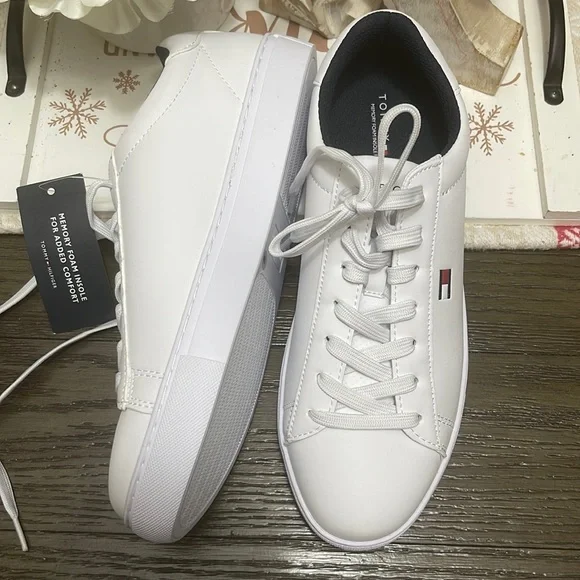 Tommy Hilfiger White man's brand new in box - Picture 2 of 9